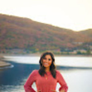 Meet your Posher, Emee